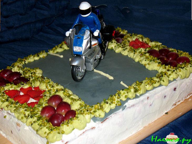 Сливочно-клубничный торт на творожно-миндальном тесте