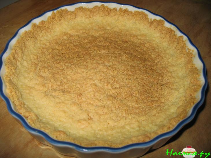 Штрейзельный пирог с клубникой, ревенем и миндалем Штрейзельный пирог с клубникой, ревенем и миндалем