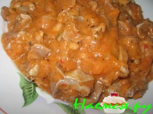 Поджарка из куриных желудков с подливкой