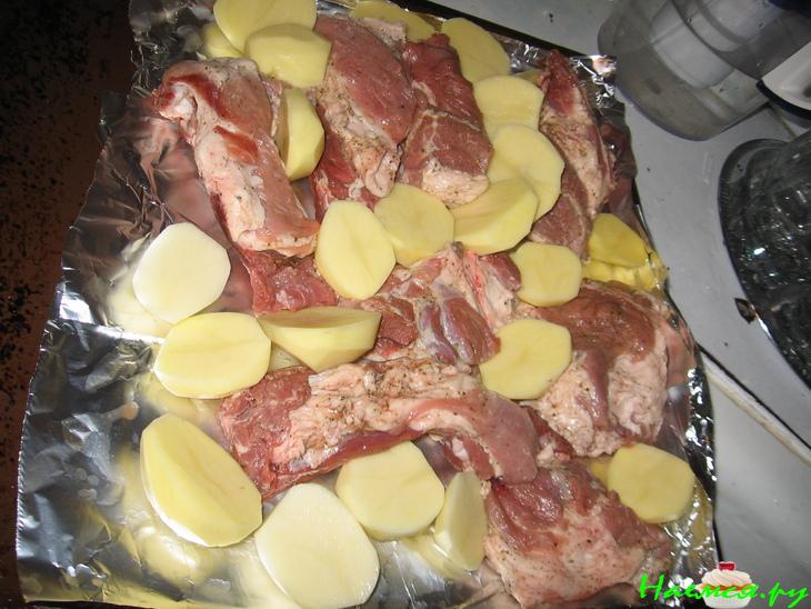 Свиные ребрышки с картошкой Свиные ребрышки с картошкой