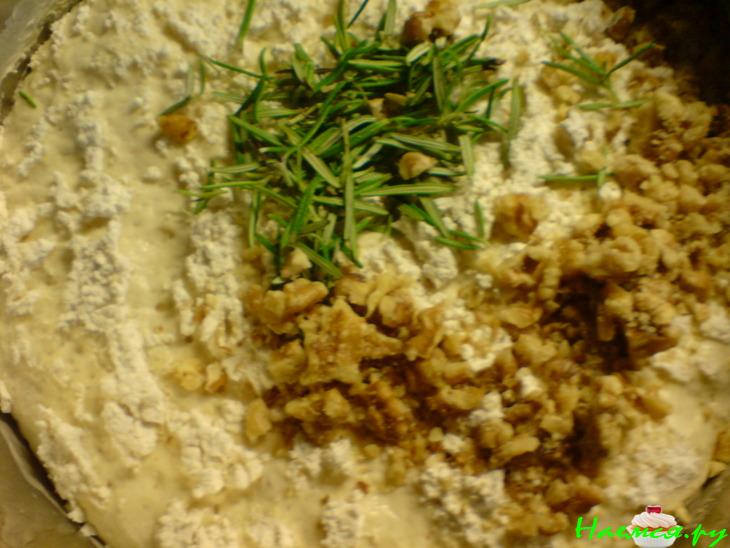 Фокачча с грецкими орехами и розмарином