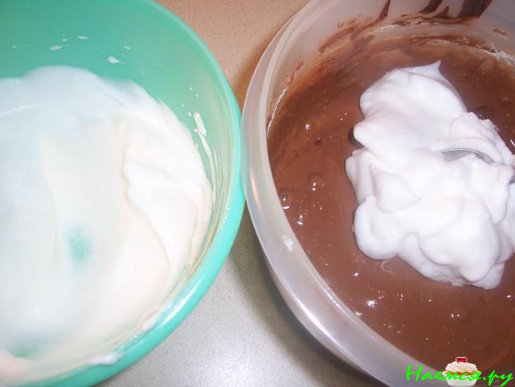 Шоколадный торт с кремом