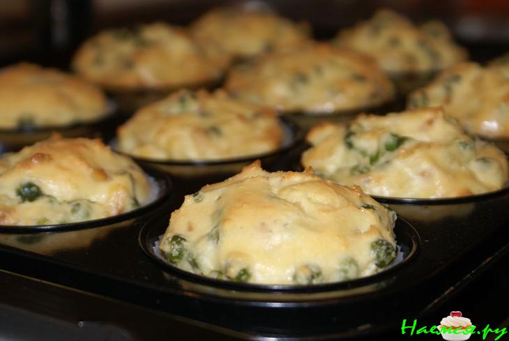 Мини-запеканки с зелёным горошком и сыром Мини-запеканки с зелёным горошком и сыром
