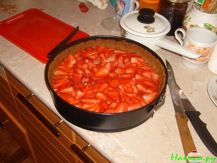 Ванильно-клубничный торт-чизкейк