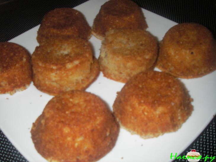 Творожно-миндальные пирожные с клубникой