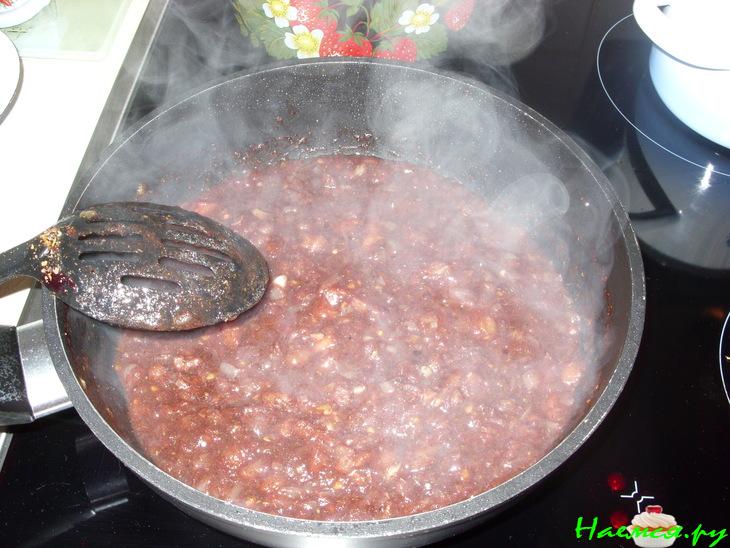 Суп-харчо со свиной грудинкой с косточкой