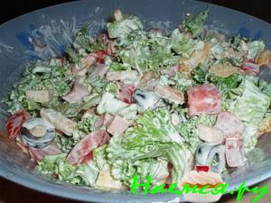 Салат с маслинами и помидорами