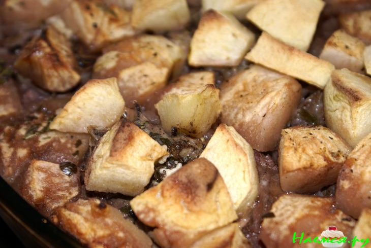 Баранья шейка запеченная с яблоками в листьях карри