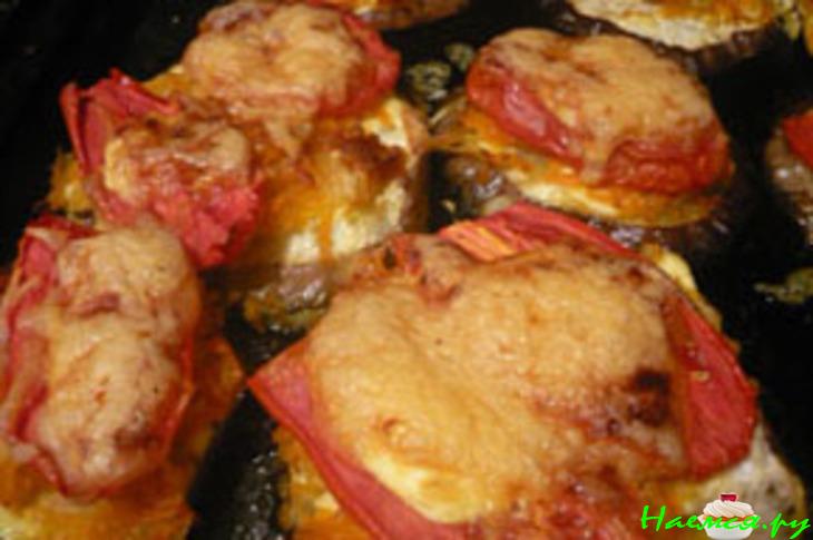 Баклажаны запеченные с овощами и сыром в сметане