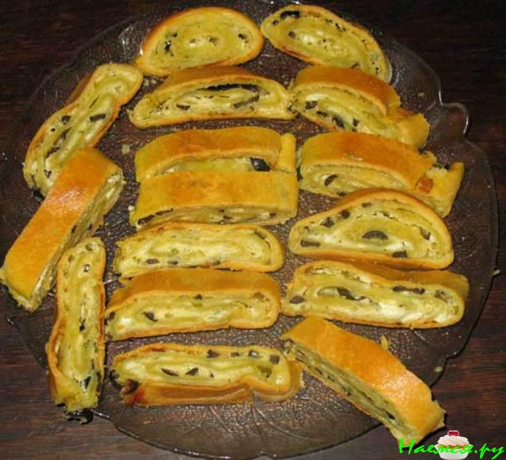 Рулет с творожно-сырной начинкой