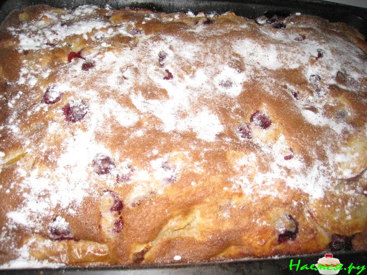 Пирог творожный с яблоками