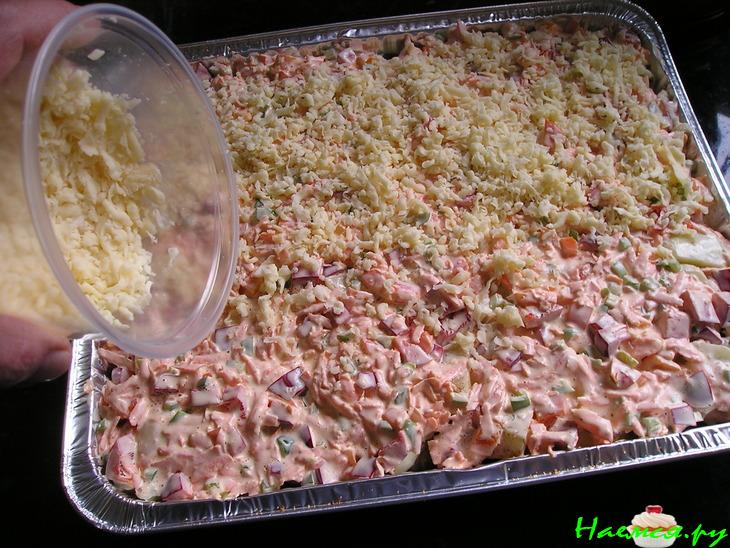 Мясо запеченное с консервированными грибами