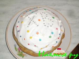 Кулич с инжиром, цукатами и изюмом