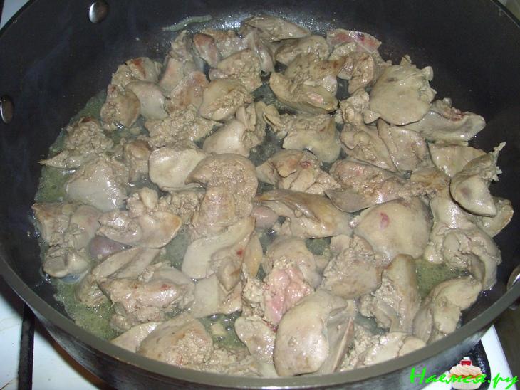 Куриная печень, тушеная с болгарским перцем