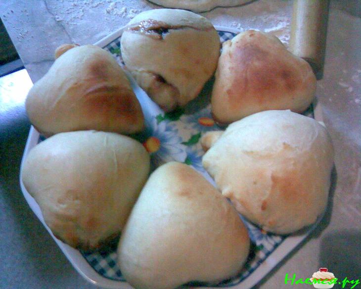 Сердечная выпечка (булочки с клубничным вареньем и пирог с творогом и апельсиновым киселем) Сердечная выпечка (булочки с клубничным вареньем и пирог с творогом и апельсиновым киселем)