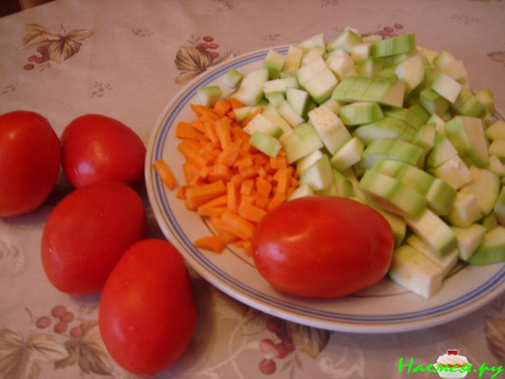 Салат из нута и кабачков