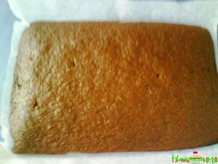 Шоколадное пирожное с желейной прослойкой