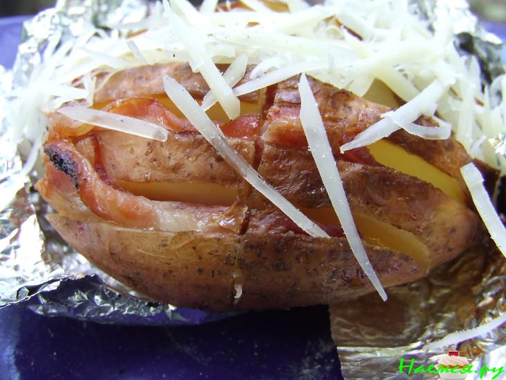 Картошка с беконом на углях Картошка с беконом на углях