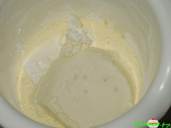 Маленький творожник-чизкейк с нектарином