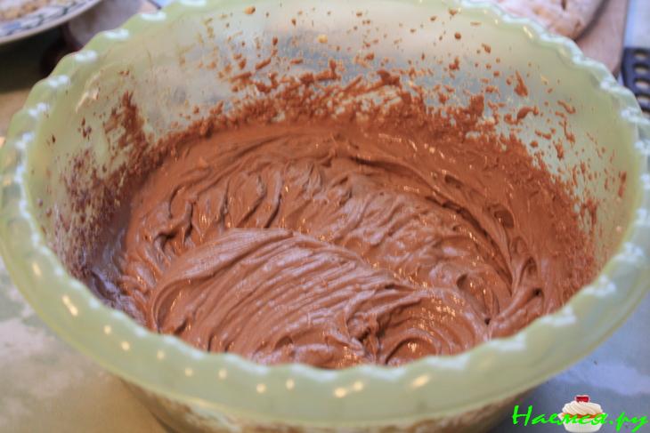 Киевский торт с шоколадным кремом Киевский торт с шоколадным кремом