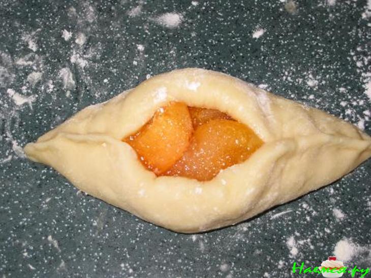 Открытые пирожки с абрикосами