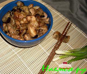 Свинина жареная с баклажанами и луком