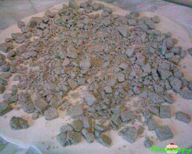 Постный пирог с халвой и орехами