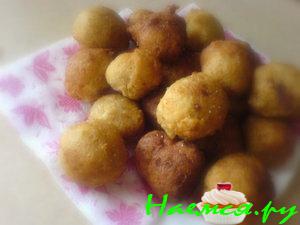 Творожные пончики с халвой