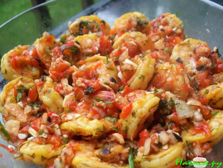 Салат-закуска из креветок, перцев и шампиньонов