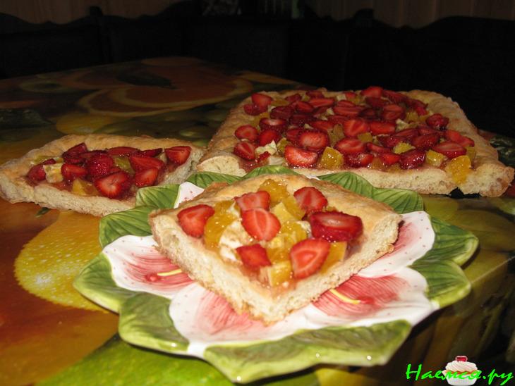 Пирог из быстрого теста с апельсином и клубникой Пирог из быстрого теста с апельсином и клубникой