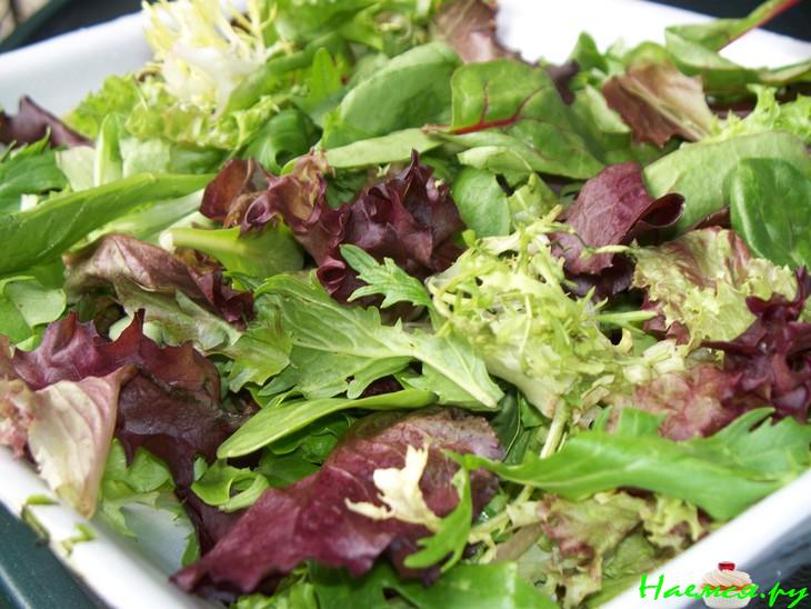 Вкусный овощной салат с рикотой и рокфором