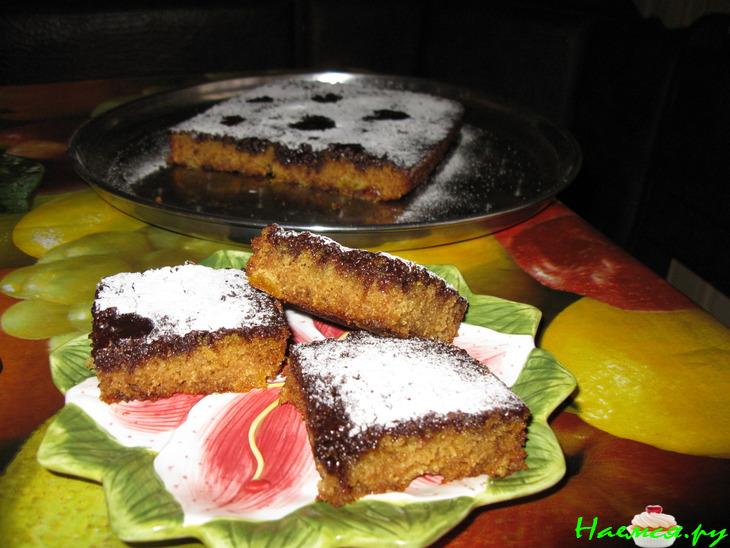 Манник с курагой и шоколадной глазурью