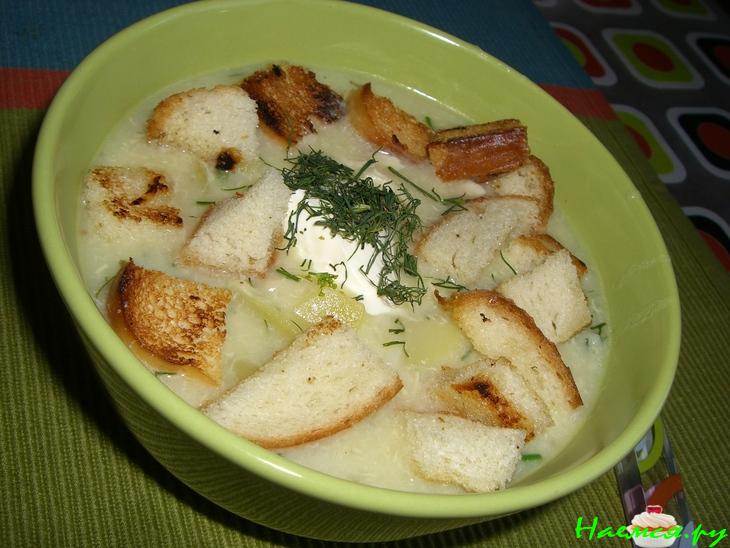 Куриный сливочный супчик с сыром и гренками!