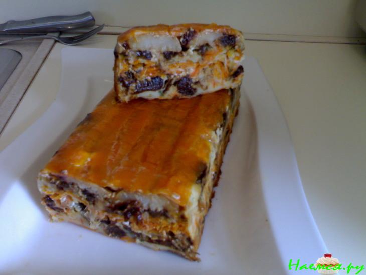 Рыбный желатиновый торт с черносливом