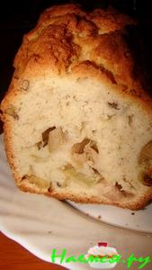 Кекс с ревенем и грецкими орешками