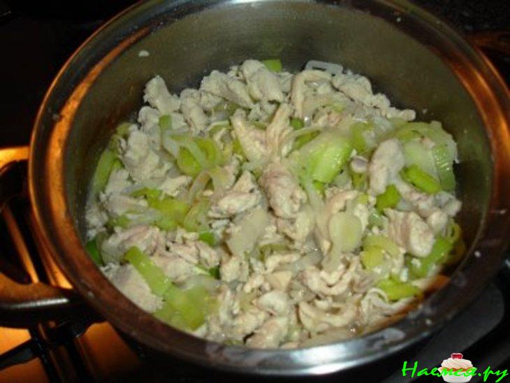 Пирог из курицы и лук-порей