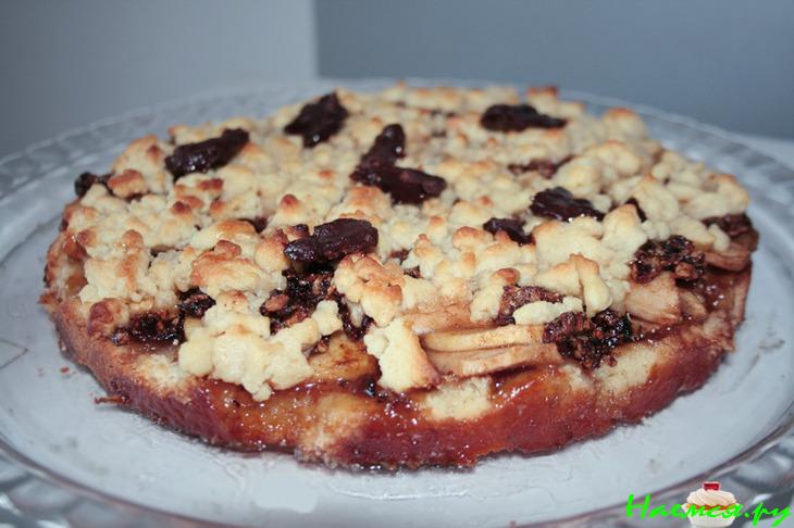 Песочный пирог с яблоками, черносливом и миндалем Песочный пирог с яблоками, черносливом и миндалем