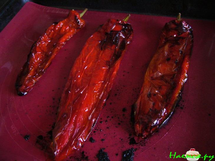 Закуска из печеной паприки с фетой в томатном соусе