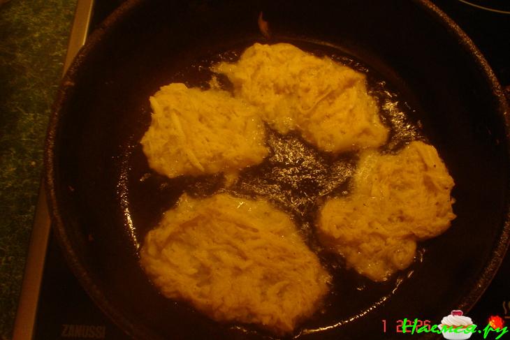 Деруны картофельные с чесноком