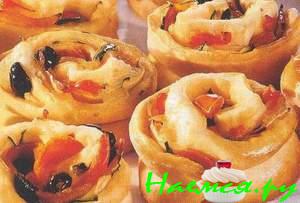 Мини-рулетики с ветчиной и моцареллой