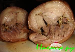 Рулет из свиной ноги запеченный