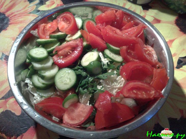 Слоеный пирог со шпинатом и сыром сулугуни