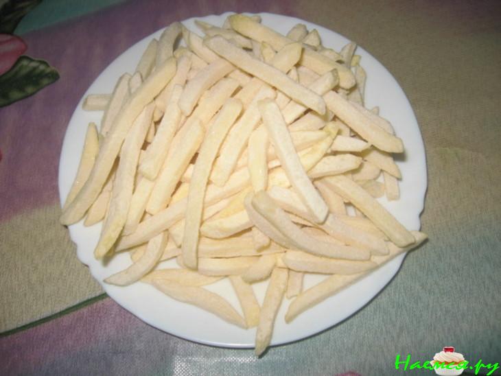 Куриные крылышки в соусе и с картошечкой фри...