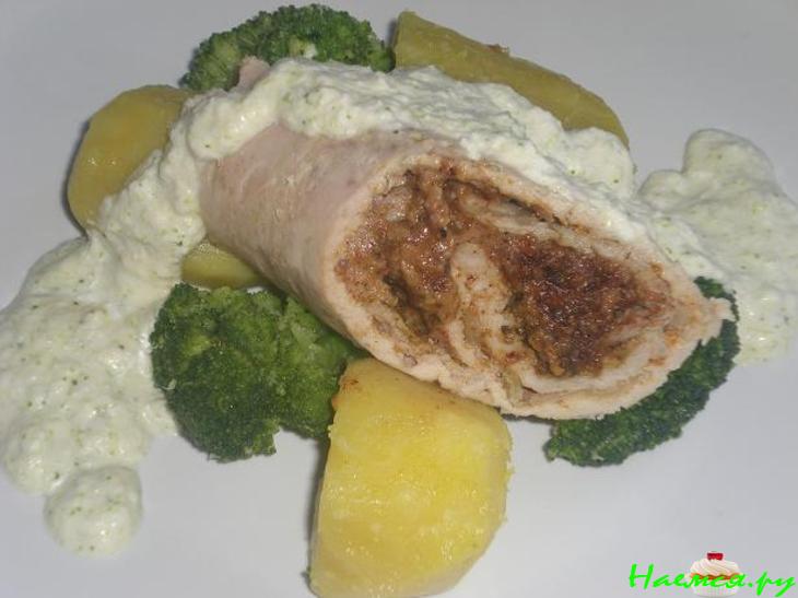 Рулет мясной с ореховой начинкой ( курица + свинина = крокодил :) )