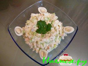 Салат "Нептун" с рисом и перепелиными яйцами