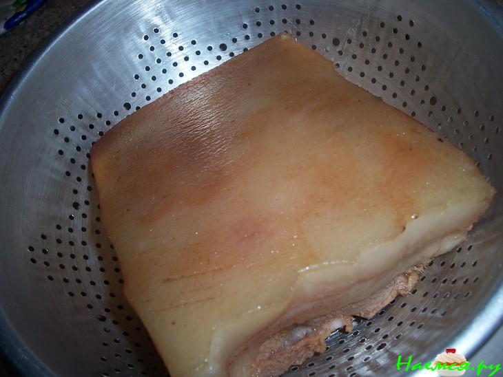 Сало в луковой шелухе