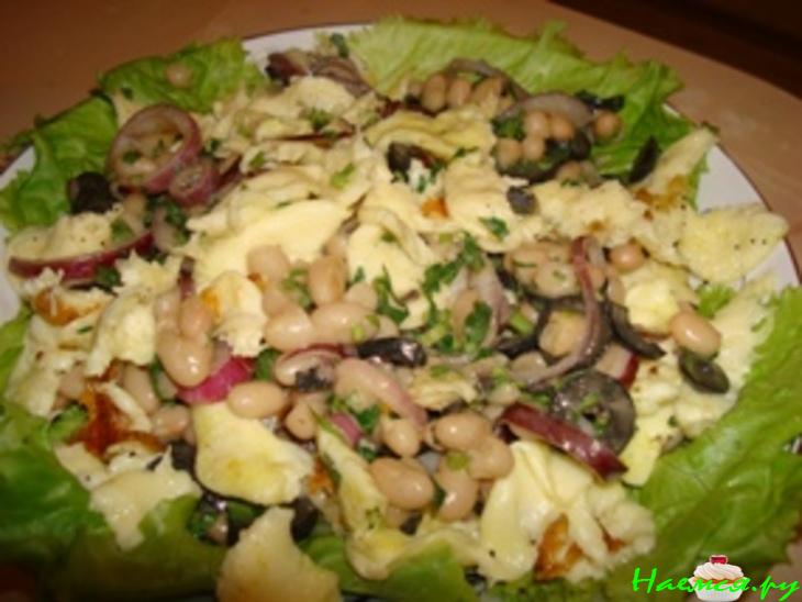 Салат с сулугуни и фасолью