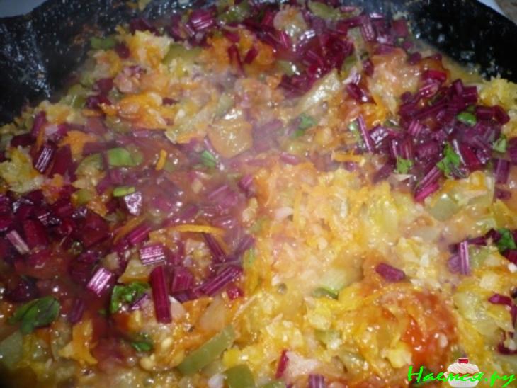 Летний овощной обед (борщ из молодых бурачков и рагу)