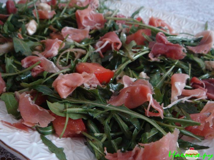 Салат из рукколы с хамоном Салат из рукколы с хамоном