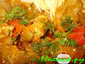 Аппетитная свиная поджарка с перцем и грибами